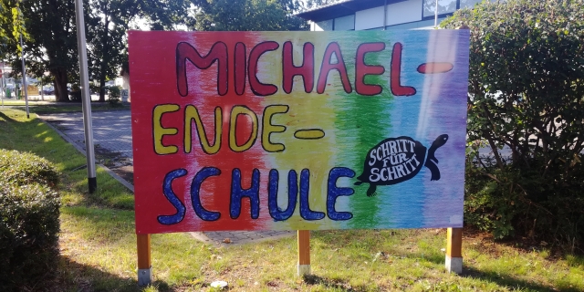 10 - Schul-Schild.jpg